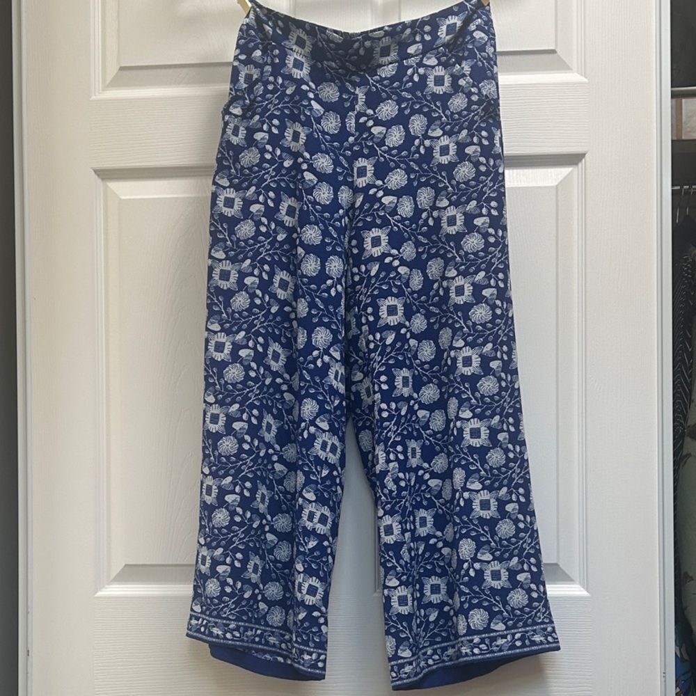 Max Studio Floral Blue and White Pants